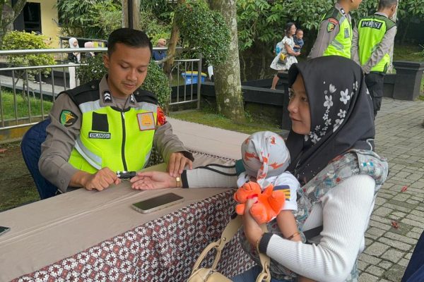 Polres Purbalingga Gelar Layanan Kesehatan dan Play Therapy di Purbasari Pancuran Mas
