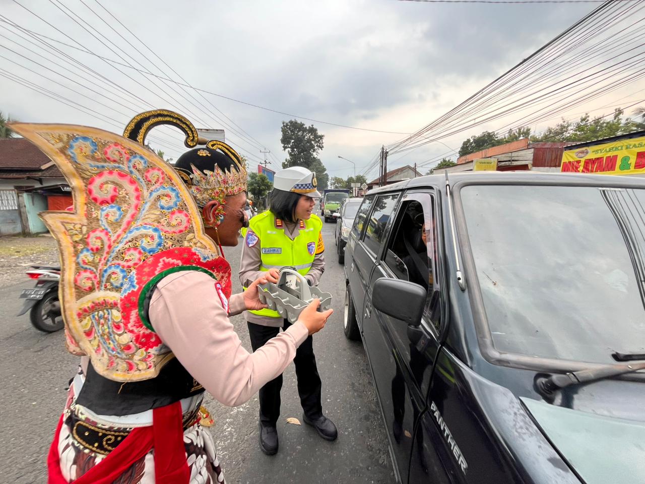 Satlantas Polres Purbalingga Gelar Wayang Sedulur Mudik dan Kopi Jaga Dalan di Bojongsari